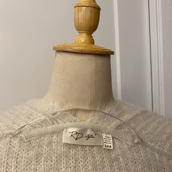 2/$25 R D Style, Fuzzy cardigan knit cable in ivory. Size Small - Picture 3 of 6